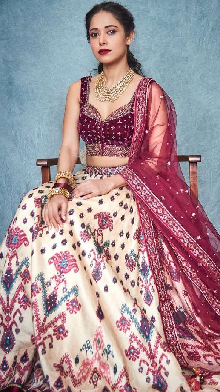 देखिए Mouni Roy की South Indian शादी की वायरल तस्वीरें - Ghamasan News