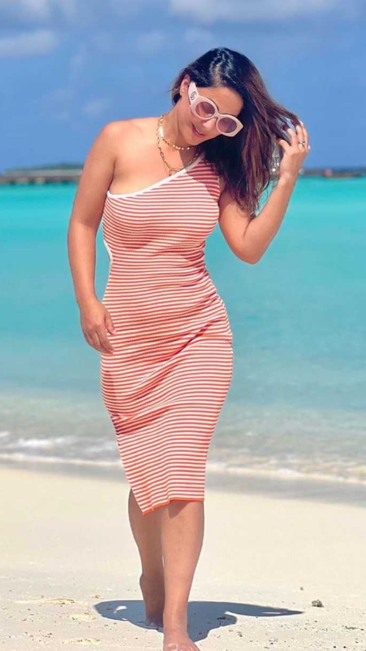 Hina Khan Is Giving “Beachy Vibes” In These Pics From Her Vacation