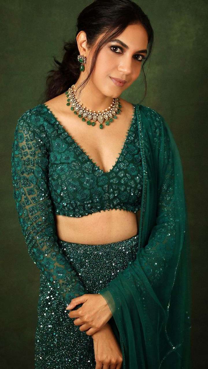 Tamil Actress Ritu Varma Hottest & Trendy Blouses