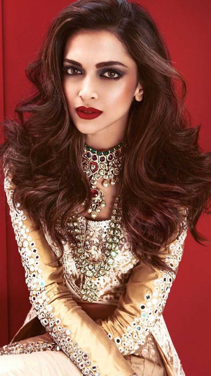 10 Alluring Deepika Padukone Hairstyles this Decade | Styles At Life