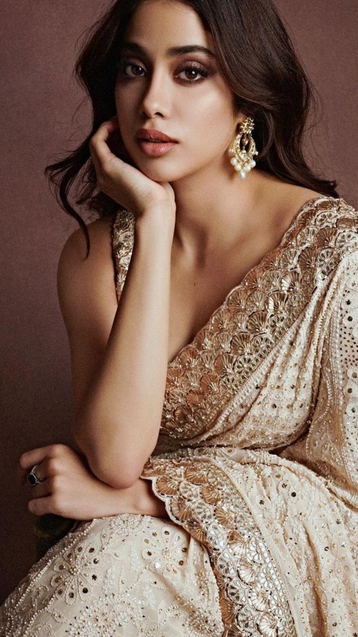 Janhvi Kapoor's New Saree Look Personifies Her Elegance