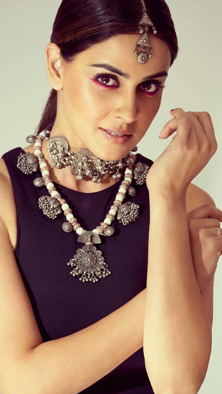 Oxidized jewellery store look