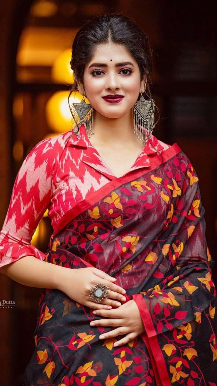 Bengali saree draping | Saree styles, Saree, Bengali saree