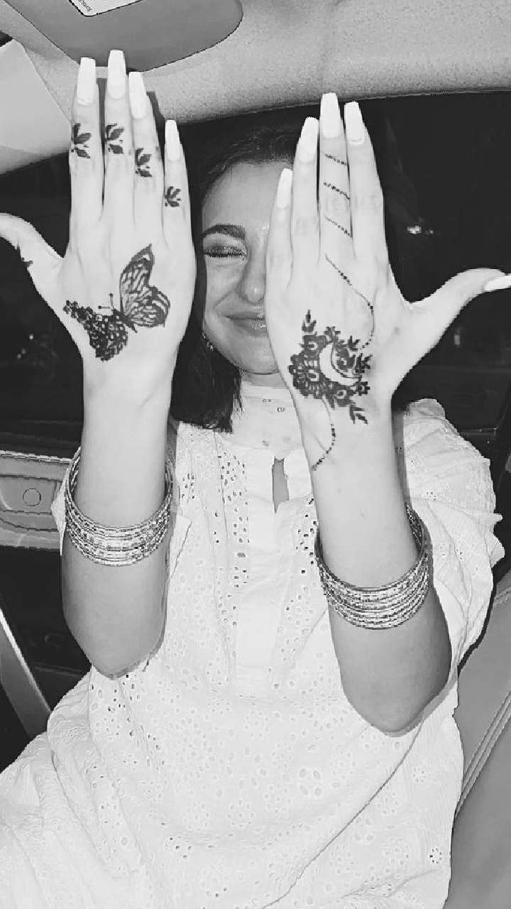 Diwali 2023 Mehndi Designs: Simple and Unique Front and Backhand Mehndi  Pictures for You; Arabic Mehndi Inspiration Here