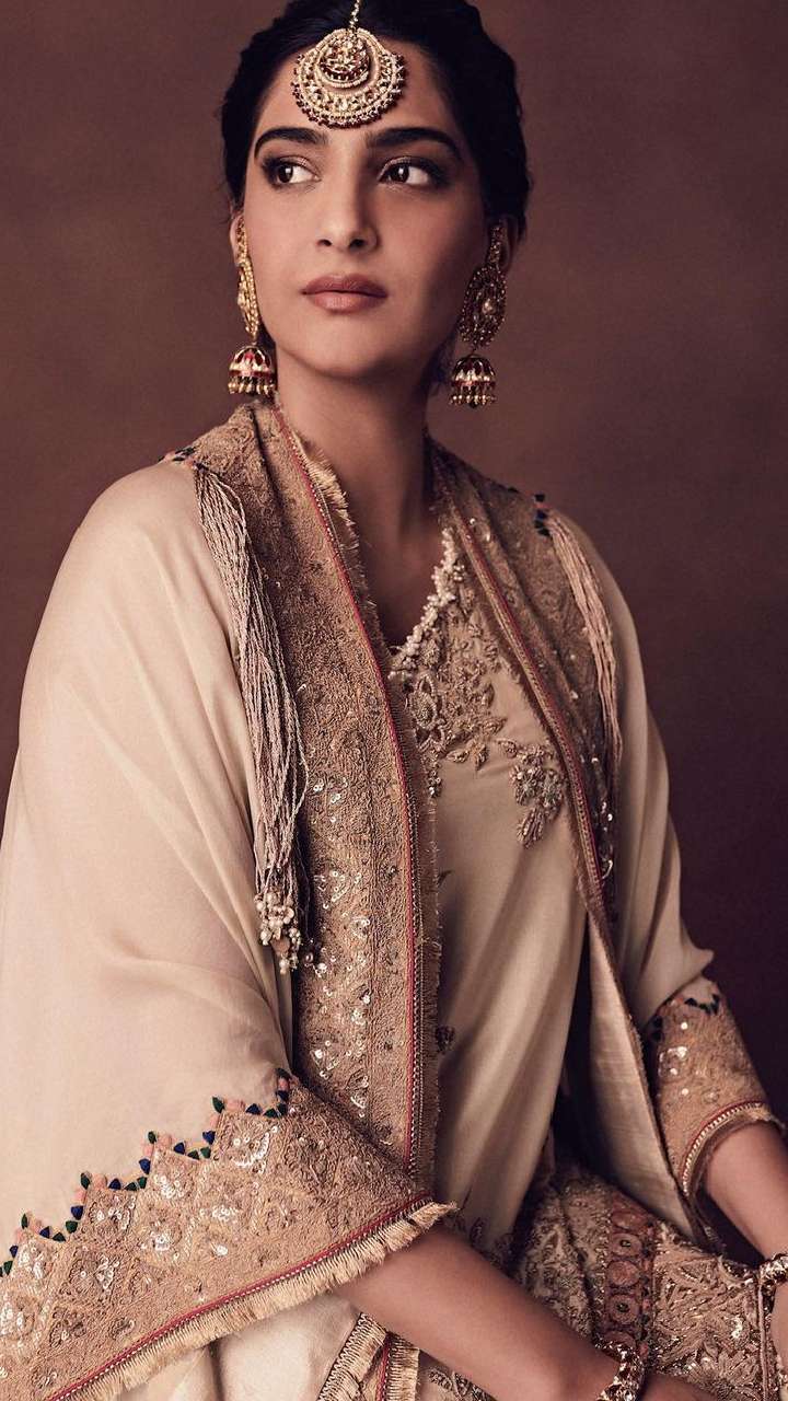 Sonam sales kapoor jhumka