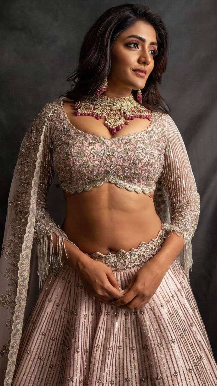 Eesha Rebba Inspired Hottest Saree Blouse Designs To Fit In Heavy Bust