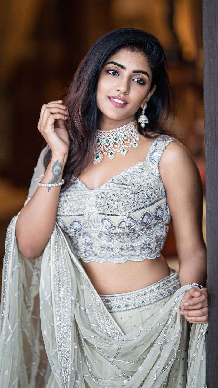 Eesha Rebba Inspired Hottest Saree Blouse Designs To Fit In Heavy Bust