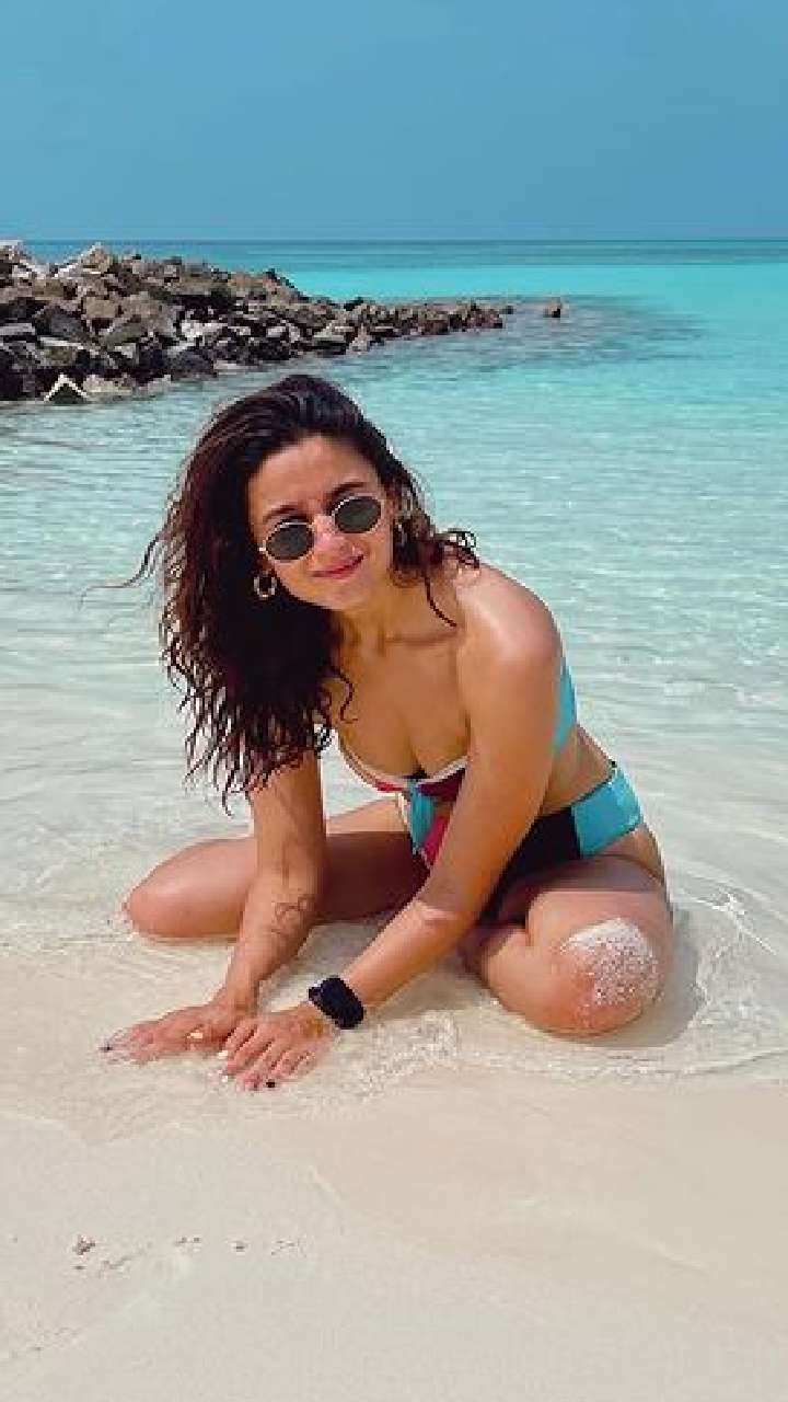 Alia Bhatt Hot Outfits For Beach