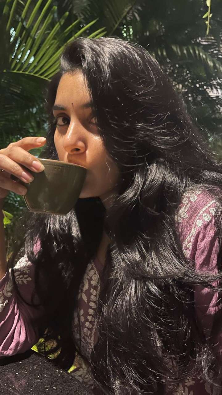 Nivetha Thomas's Hair care Secret For Lustrous And Shiny Hair | Hair Care