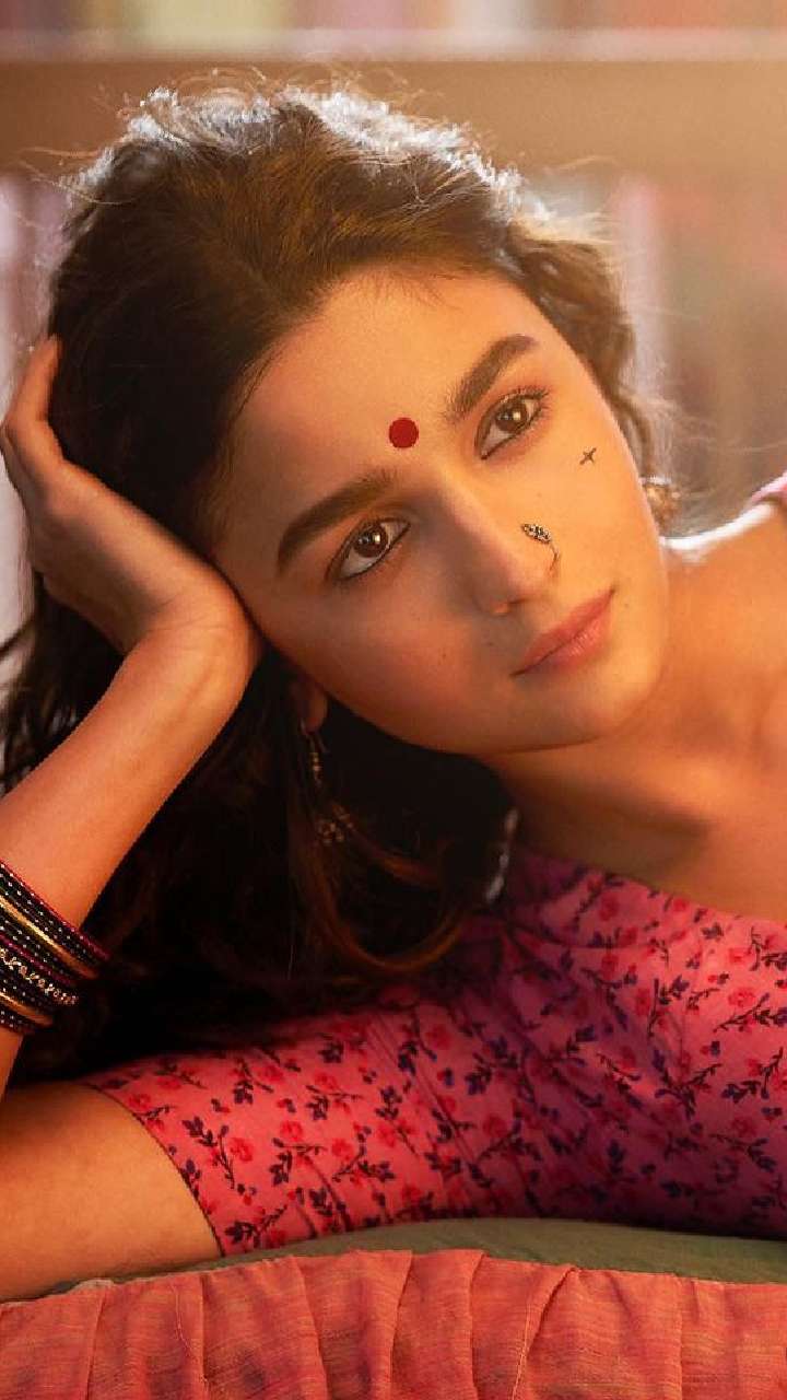Alia Bhatt's Bindi Looks For A Desi Girl Vibe| Rocky Aur Rani Ki Prem Kahani