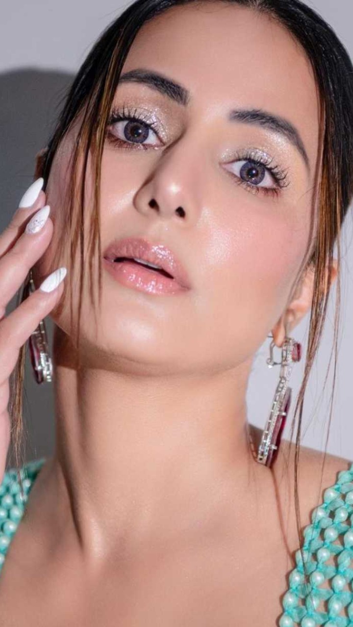 Hina Khan: Take A Cue From The Diva On Acing Subtle Glam Makeup Look