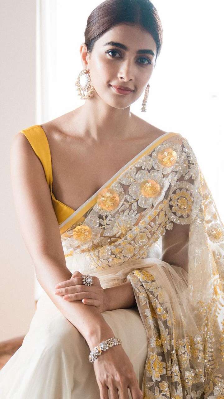 Pooja Hedge Hottest & Latest Saree Blouse Design