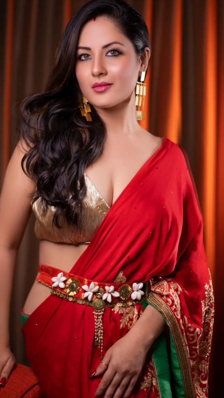 Puja Banerjee Catches Attention In These Sassy Saree Looks
