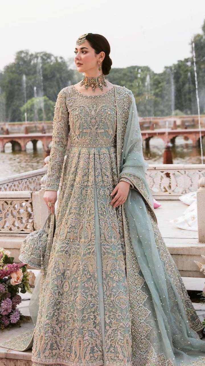 Hania Amir Designer Dressess Mere Humsafar || Hania Amir Dress Designs 2023  || Hania Aamir Out… | Stylish dress book, Pakistani women dresses, Womens  trendy dresses