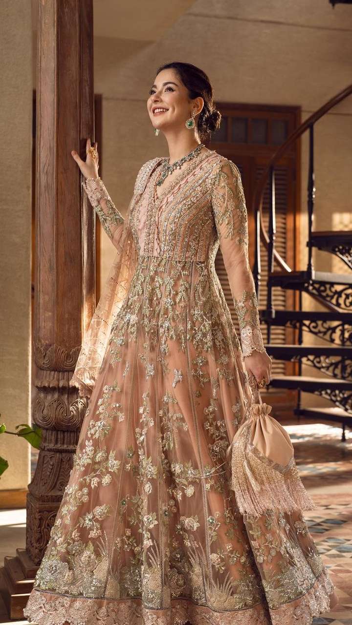 Hania Amir Designer Dressess Mere Humsafar || Hania Amir Dress Designs 2023  || Ha… | Sleeves designs for dresses, Pakistani fancy dresses, Stylish  dresses for girls