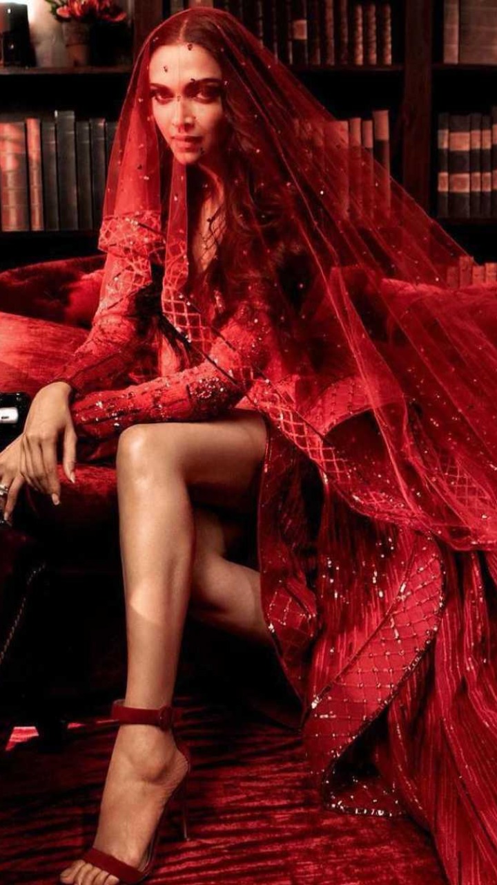 Deepika Padukone: Times When The Diva Looked Smoking Hot In Gowns