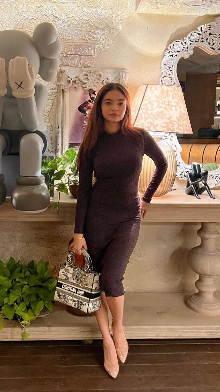 Anushka Sen enjoys her day out in Seoul in black midi dress but