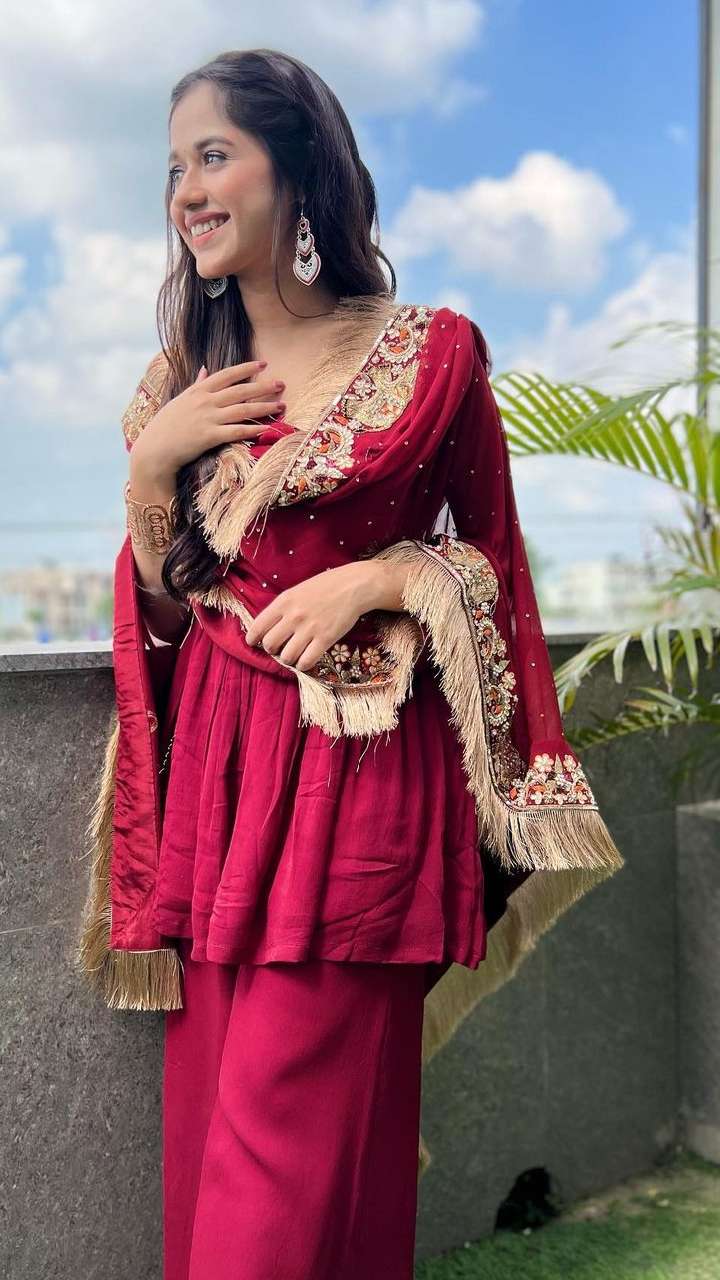 Jannat zubair Rahmani beautiful indo western look dress designs - YouTube