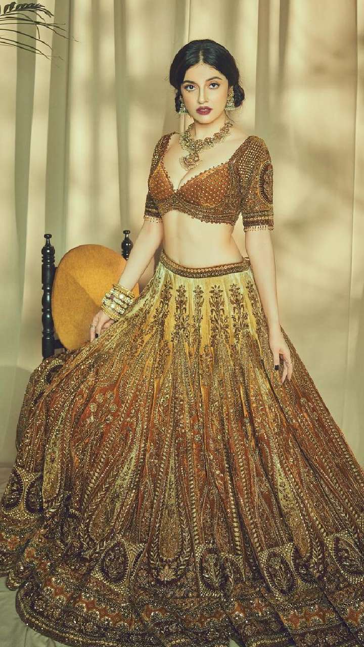 Actor Divya Khosla Kumar Stills Wearing Reynu Taandon - Social News XYZ |  Beautiful girls dresses, Beautiful dresses short, Indian beauty saree