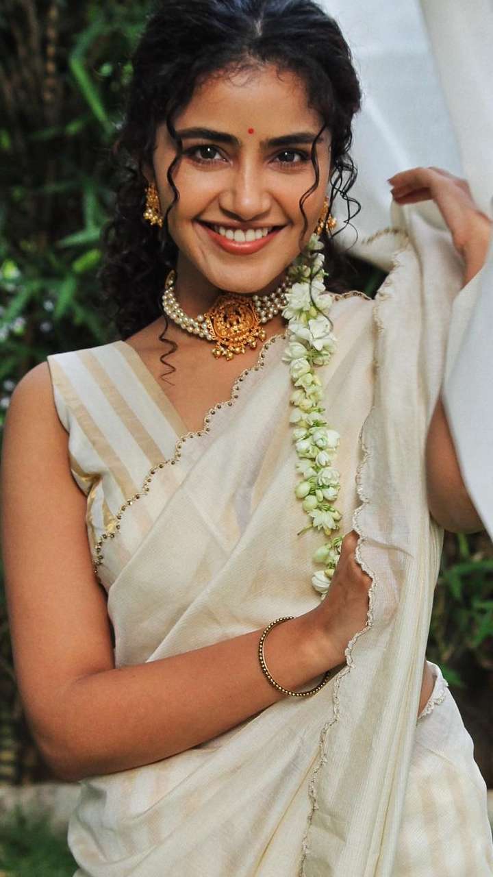 Fashion Friday: Anupama Parmeshwaran Personifies How Beautiful A Girl In A  Saree Can Be - Zee5 News