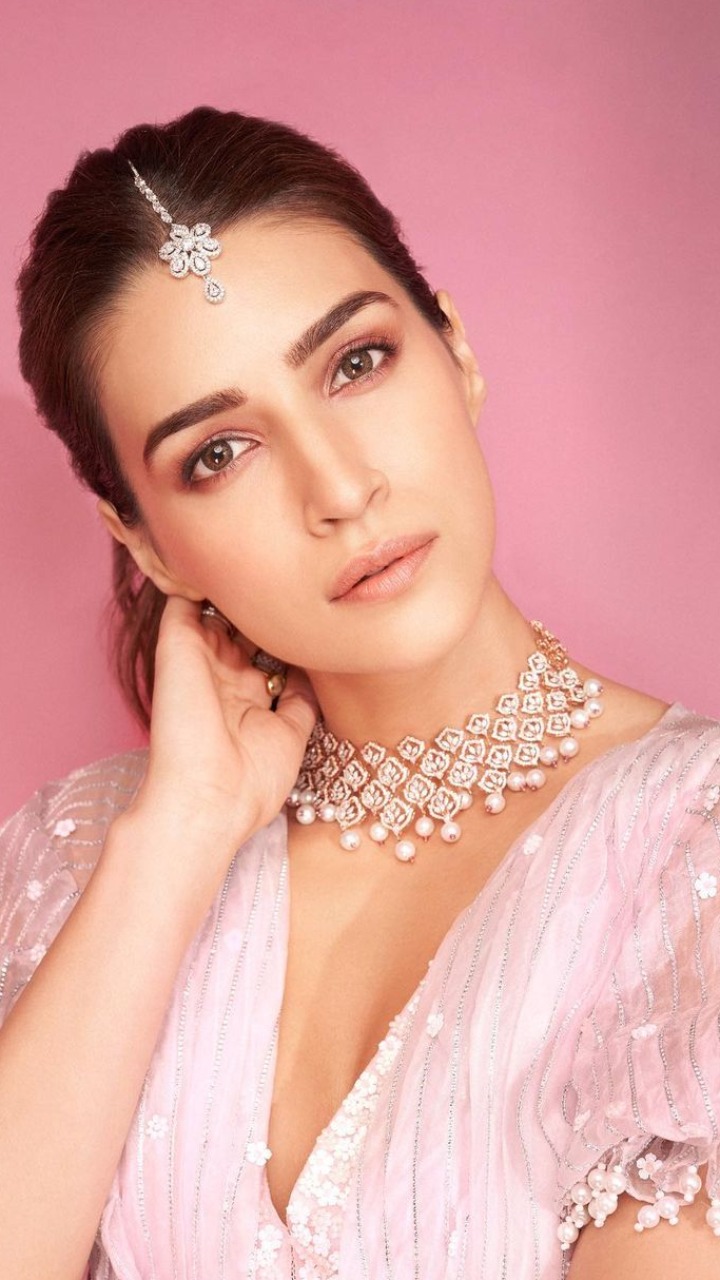 Kriti Sanon And Her Love For Subtle Necklaces
