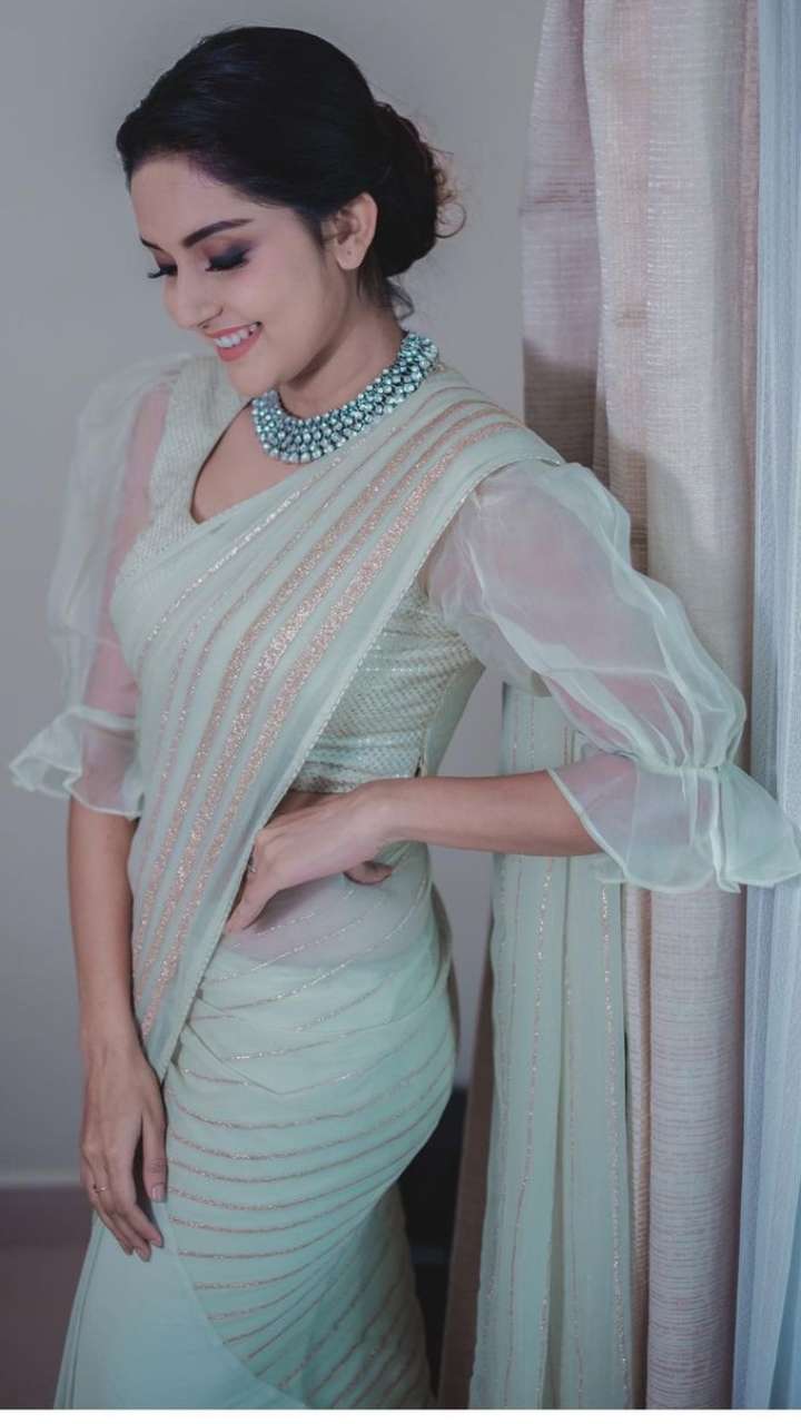 Add A Royal Touch To Your Sarees With Velvet Blouses!