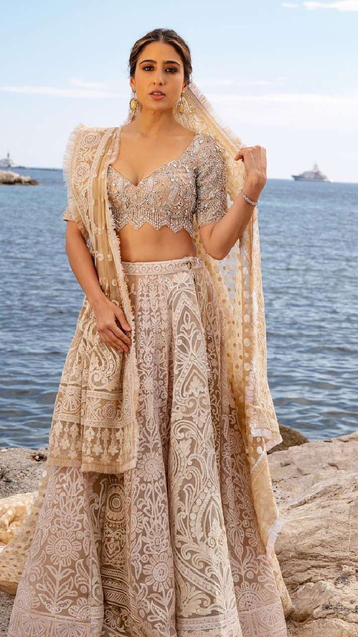 Sara Ali Khan Dons Unique Abu Jani-Sandeep Khosla's Saree-Dress At Cannes,  Gives Out Retro Vibes