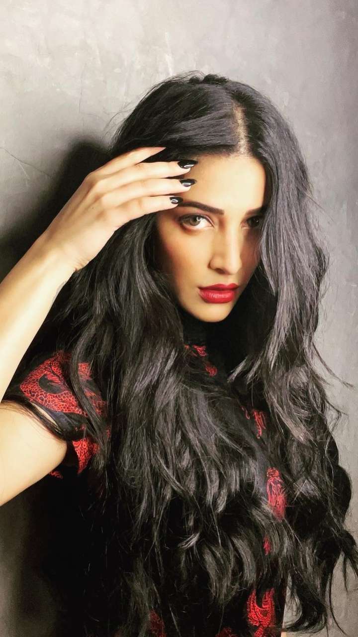 Shruti Hassan Inspired Hairstyles To Rock Your Day  new hairstyle