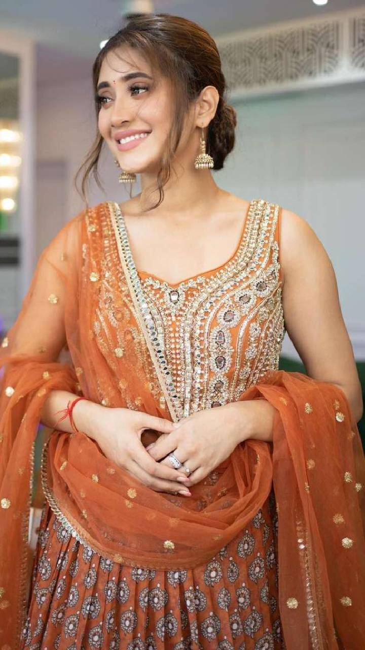 Shivangi Joshi ❤️❤️ on Instagram: “@shivangijoshi18 is very deautiful in  tha world ❤️❤️❤️❤️❤️❤️… | Stylish dress book, Party wear indian dresses,  Mini dress fashion