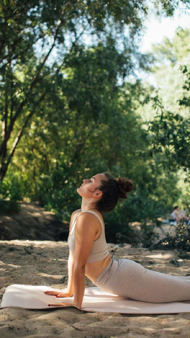Bhujangasana - Cobra Pose - Massage - Yoga - Beratung