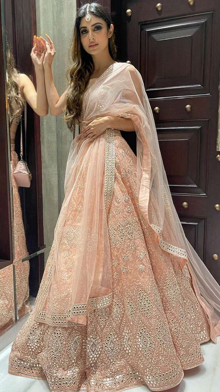 Mouni Roy gave only THIS cue to designer Payal Singhal for her mehendi  outfit. Exclusive details - India Today