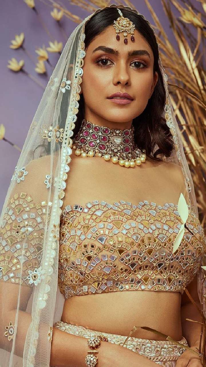 North Indian Bridal Makeup | Hairstyle | Jewelry | Traditional Lehenga | Eye  Makeup | Photo shoot | Indian bridal makeup, Indian wedding makeup, Bridal  makeup