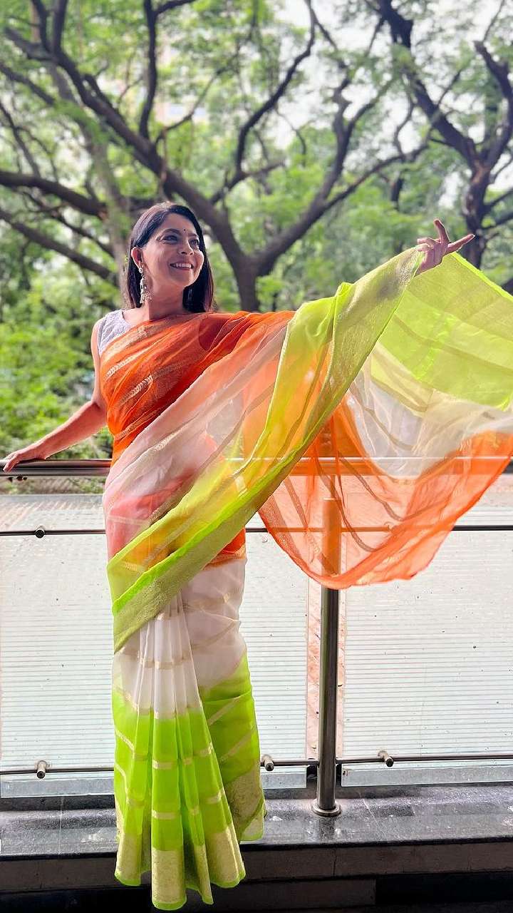 dB DESH BIDESH Women's Tri Color Pure Handloom Cotton Saree With Blouse  Piece (Independance Day Saree Orange White Green) : Amazon.in: Fashion