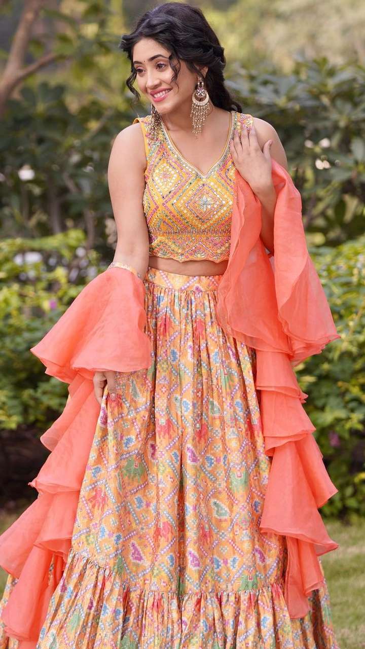 Yeh Rishta Kya Kehlata Hai Fame Shivangi Joshi Slays In Red Dress Fans Says  Extremely Gorgeous Latest TV News And Gossips - रेड ड्रेस में बिल्कुल लाल  गुलाब की तरह खिलीं शिवांगी