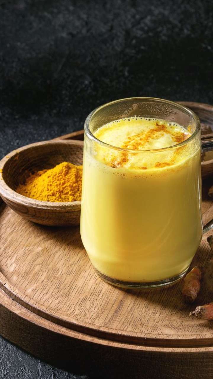 5 Benefits Of Drinking Turmeric Milk At Night