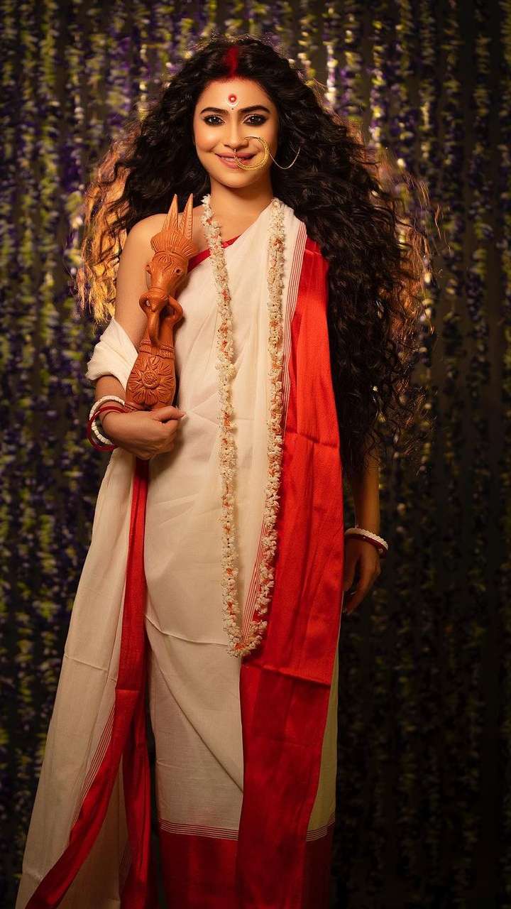 Bengali Durga Pooja Makeup Look... - Nikvika Bridal Makeover | Facebook