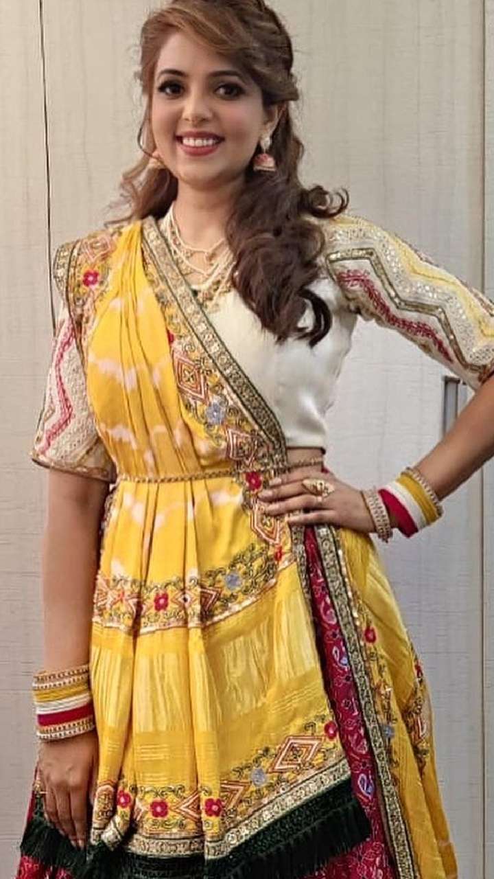 blouse designs for karwa chauth by sugandha mishra 3 1698660339