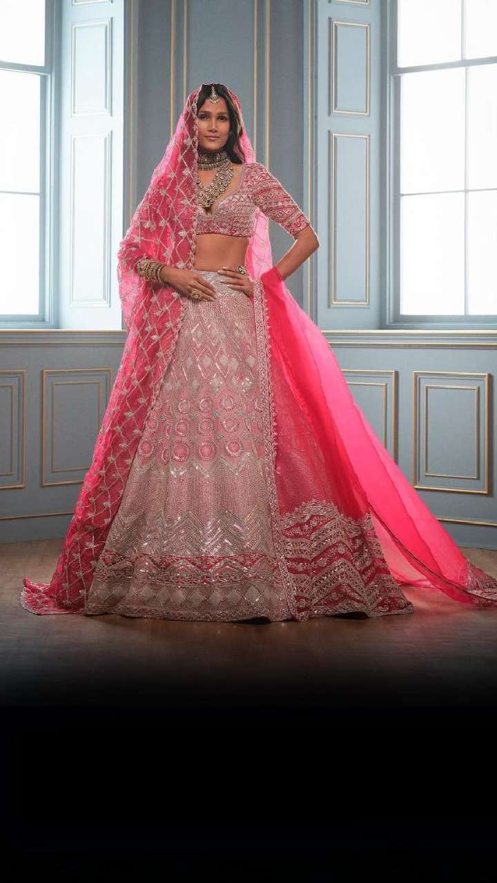 Kiara Advani in this salmon pink pastel lehenga | Manish malhotra lehenga, Manish  malhotra bridal, Bridal lehenga