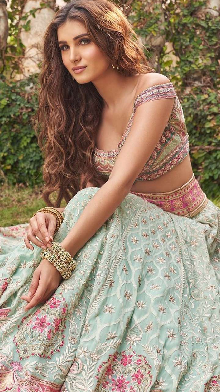 15 Most Gorgeous Pastel Lehengas We Spotted On Real Brides