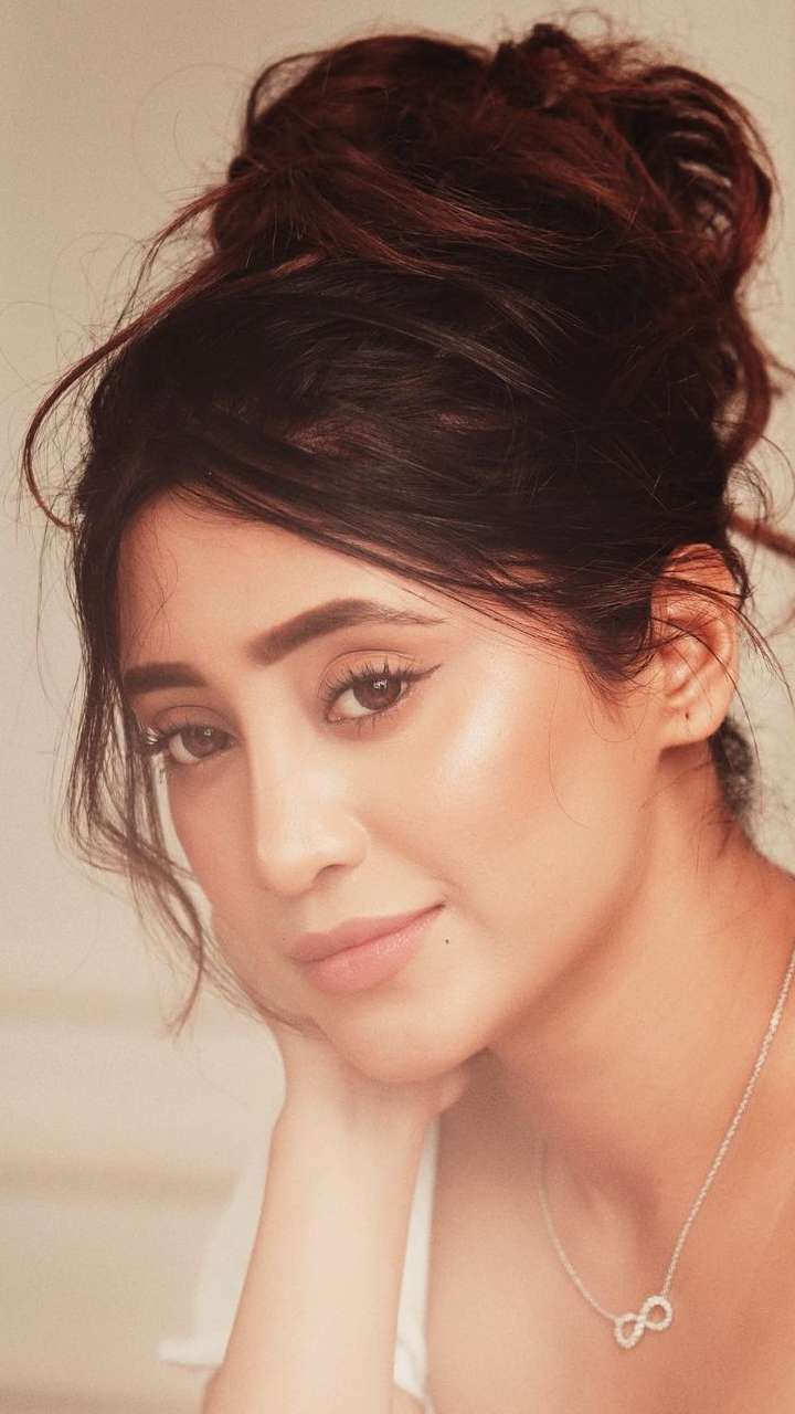 Naira Inspired Hairstyle❤️ @shivangijoshi18 Mesha Recreate Hairstyle Series  Day -4 Do you want to see more Inspired hairstyle? . ... | Instagram