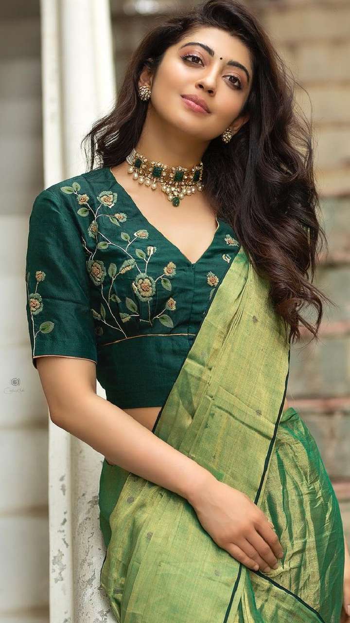 5 Trendy Saree Blouse Designs By Kajol