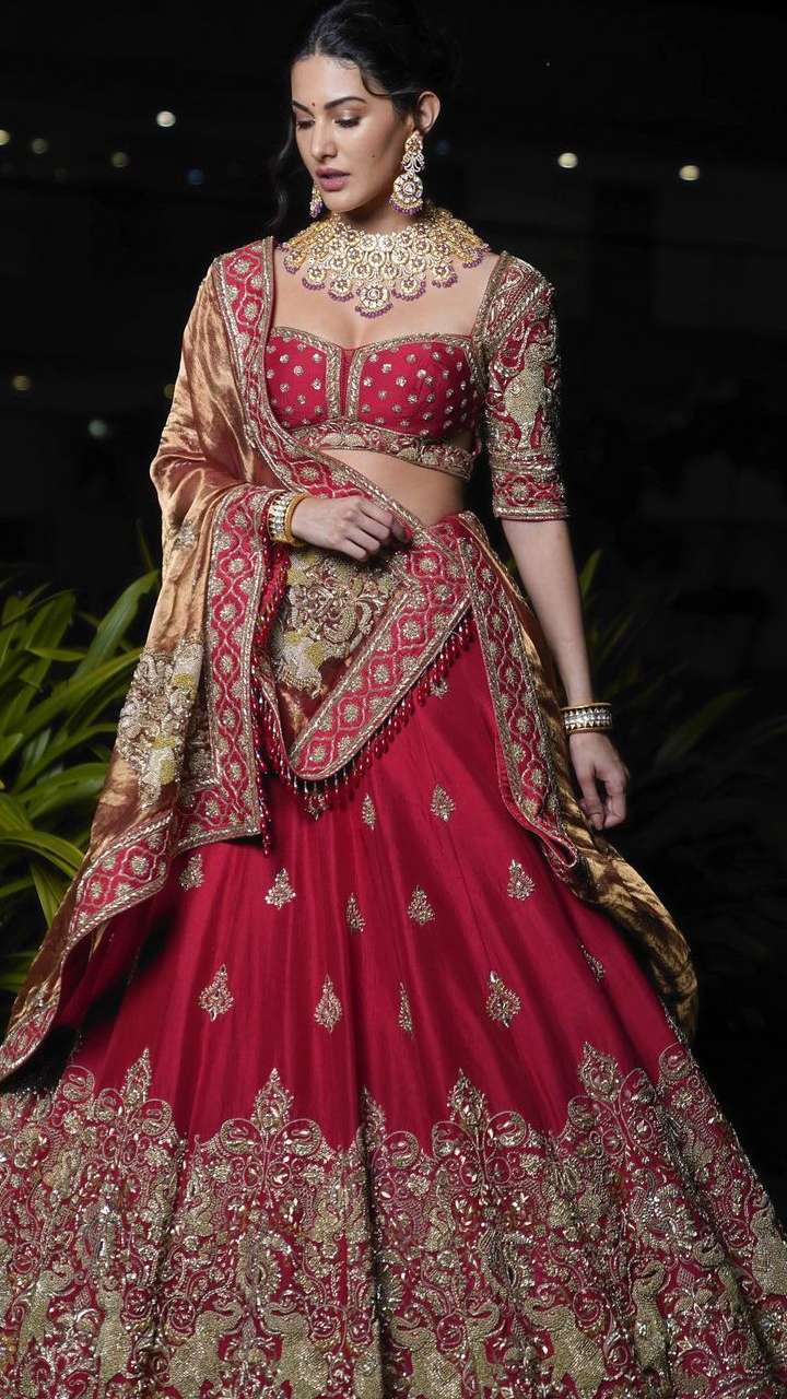 Lehengas - Buy Latest Lehenga Choli (लहंगा चोली) Online for Women | KALKI  Fashion India