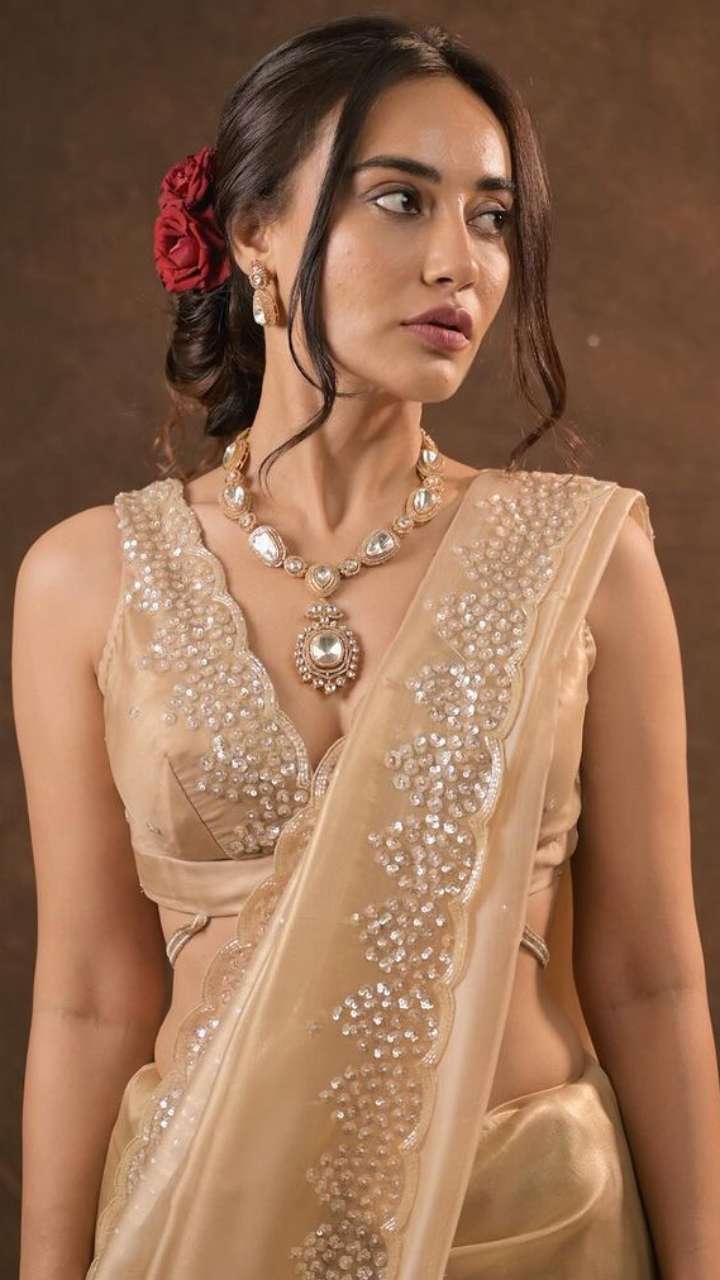 Surbhi Jyoti - 15 hottest photos in saree. : r/IndianActressesHot