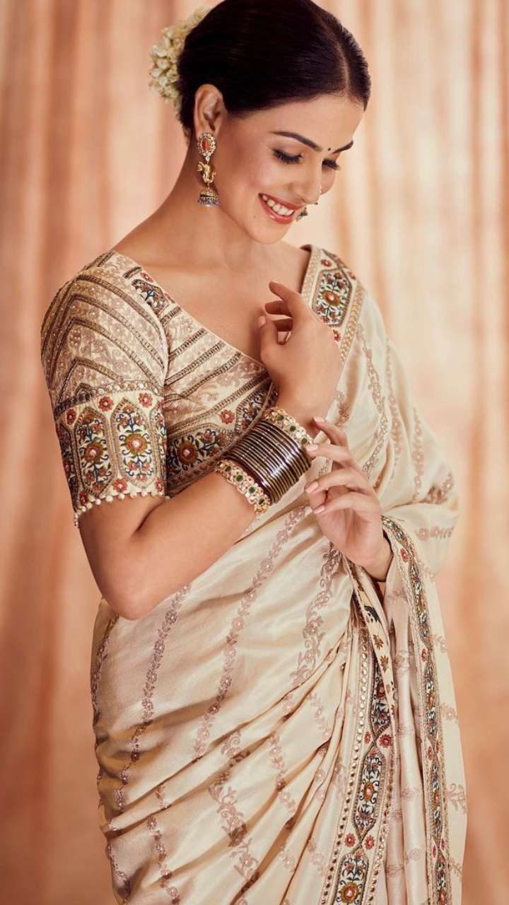 42 Best Bridal Hairstyles To Match With Sarees: From Braided Bun To Dreamy  Waves