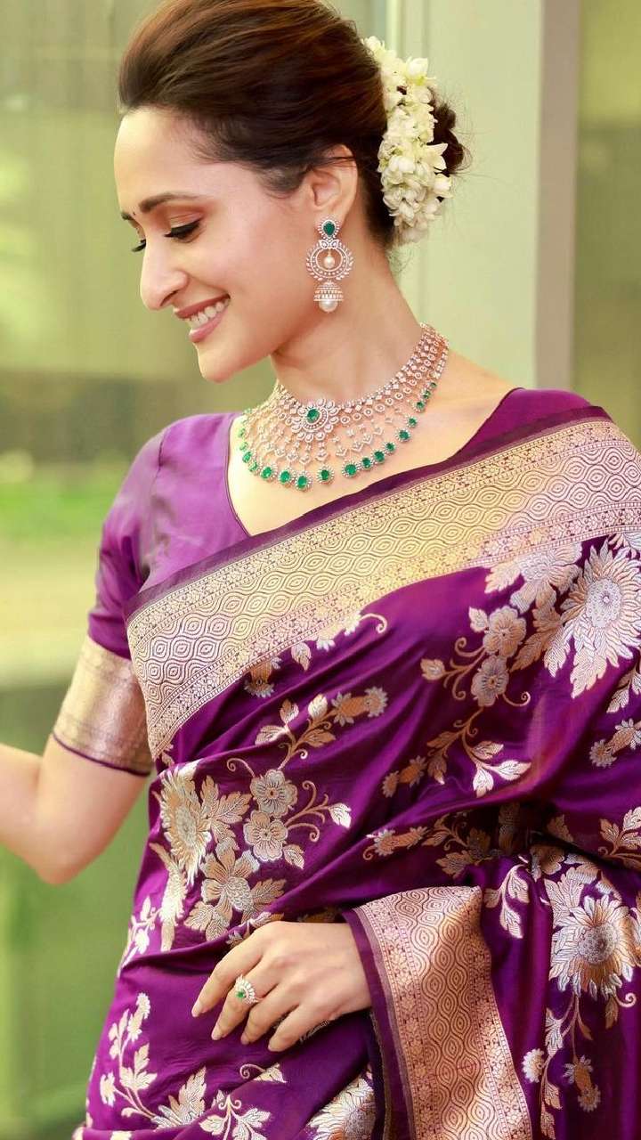 5 Hairstyles to match the elegance of your Banarasi Silk Saree! -  BanarasiSaree.com