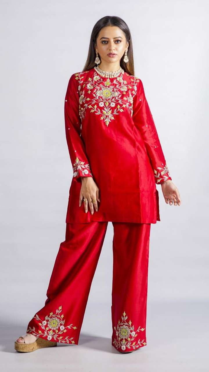 7 Vibrant Suit Sets By Helly Shah For Sister’s Wedding