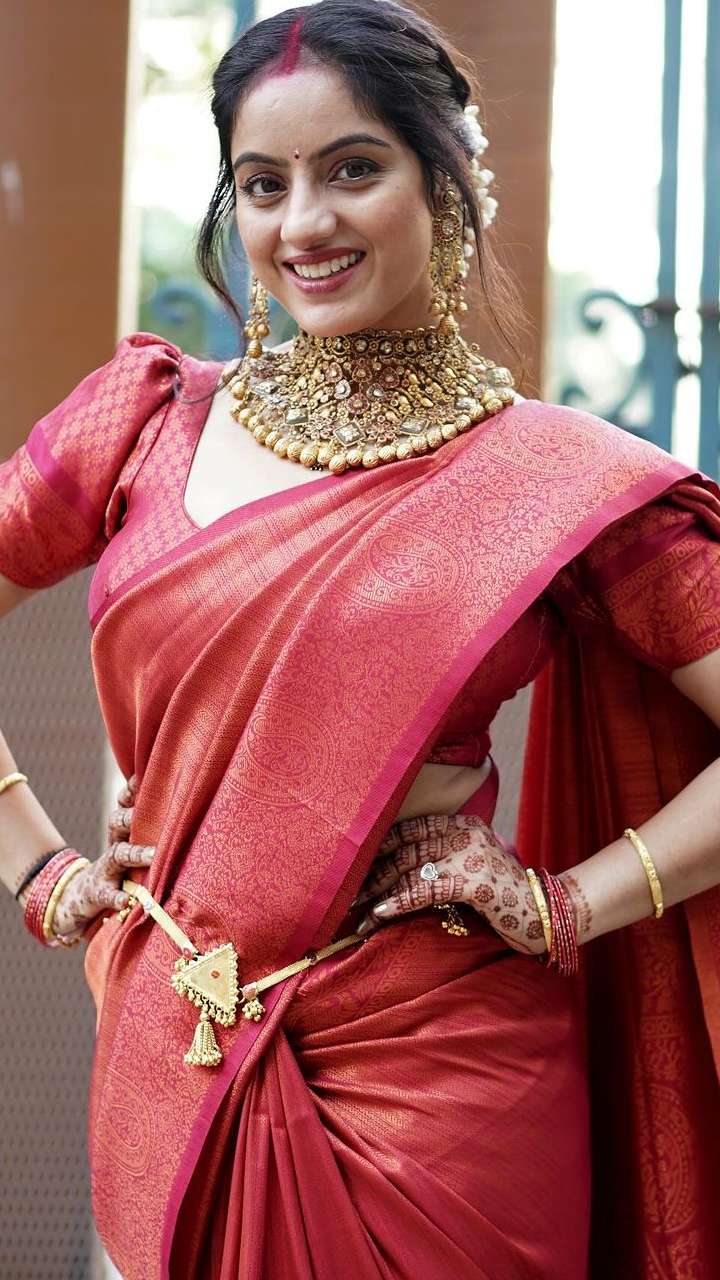 Celebrity like Best Hairstyle for Saree or Indian Wear - Hunar Online