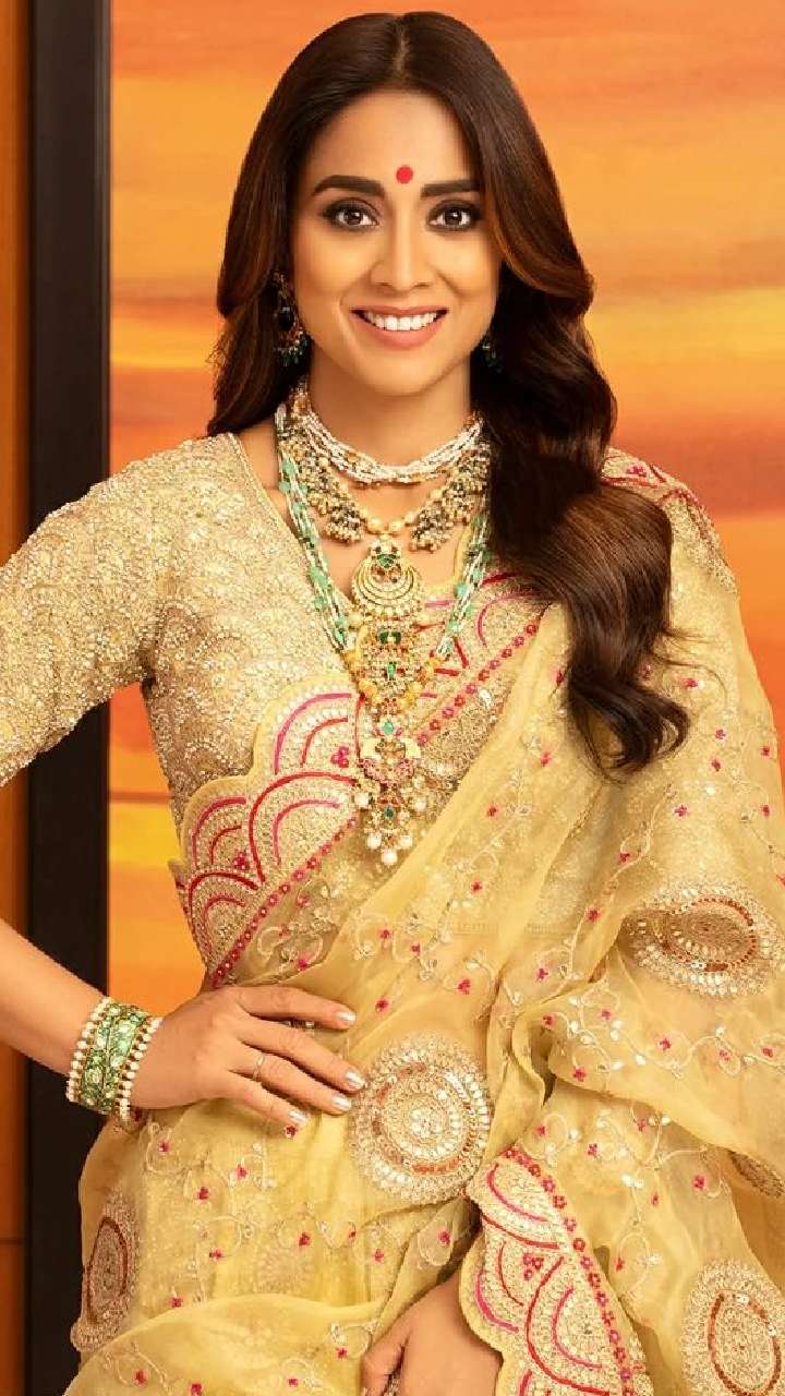 20 Amazing Pics Of Shriya Saran In Saree | Saree blouse model, Fancy sarees,  Saree