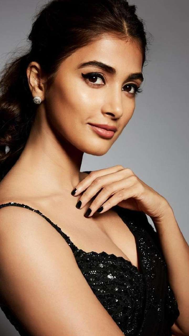 Pooja Hegde Inspired Nude Makeup Looks