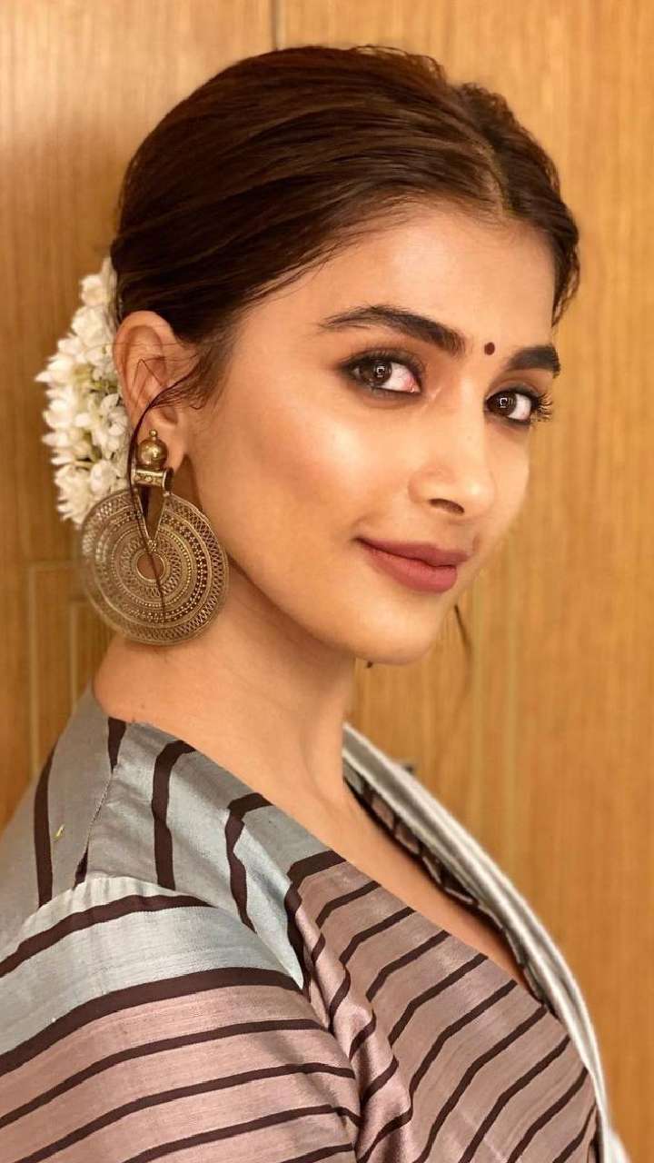 Pooja Hegde Inspired Nude Makeup Looks